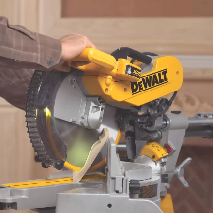 Пила торцовочная DeWalt DWS 780 XPS купить в Кургане