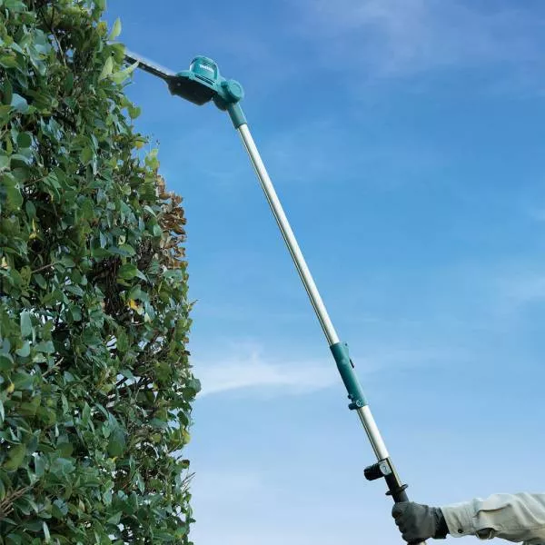 Аккумуляторный кусторез со штангой Makita UN460WDZ (без АКБ и ЗУ) купить в Кургане