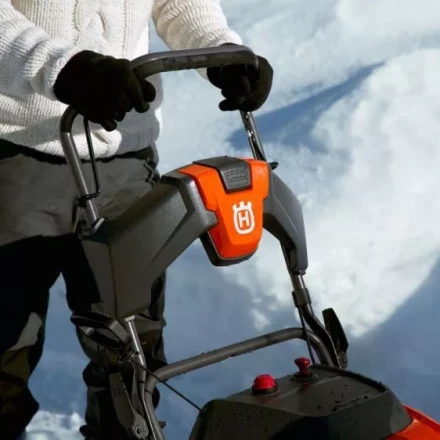 Бензиновый снегоуборщик Husqvarna ST 131 купить в Кургане