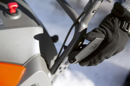 Бензиновый снегоуборщик Husqvarna ST 131 купить в Кургане