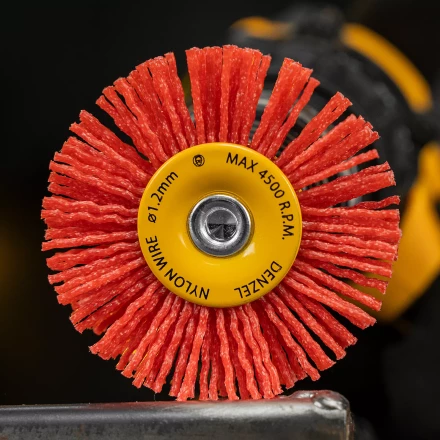 Щетка для дрели Denzel, 65 мм, Плоская, со шпилькой, нейлоновая щетина, 74433 купить в Кургане