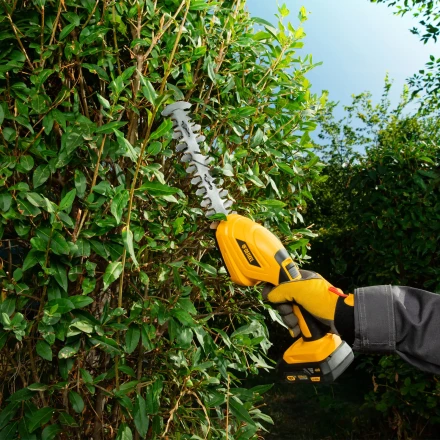 Ножницы-кусторез аккумуляторные Denzel CGS-100, 18В Li-Ion 59430 купить в Кургане