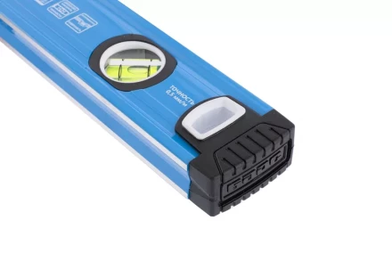 Уровень алюминиевый 600 мм профиль 1.6 мм фрезерованный ударопрочные заглушки 3 глазка БАРС 34422 купить в Кургане