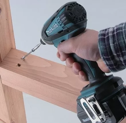 Аккумуляторная дрель -шуруповерт Makita DTD146RFE купить в Кургане